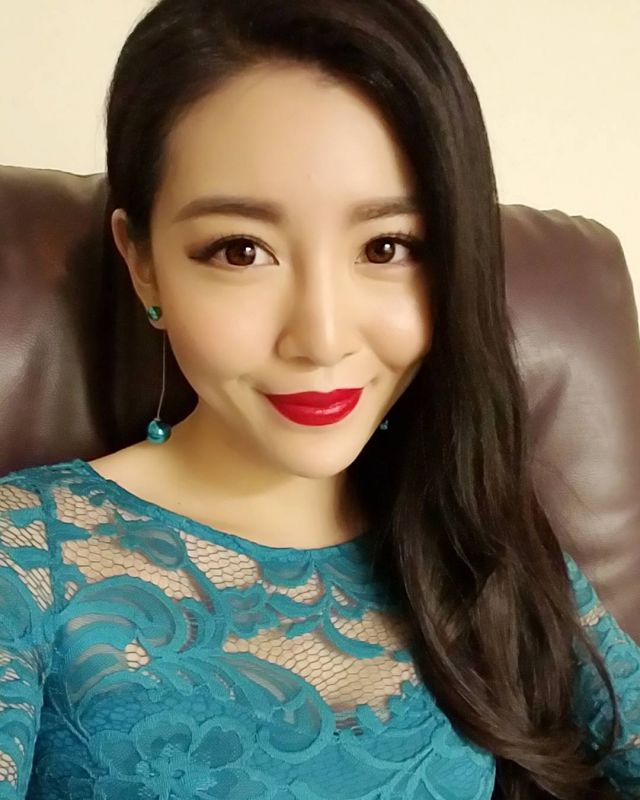 香港美女演员尹诗沛Nicole养眼美照图片