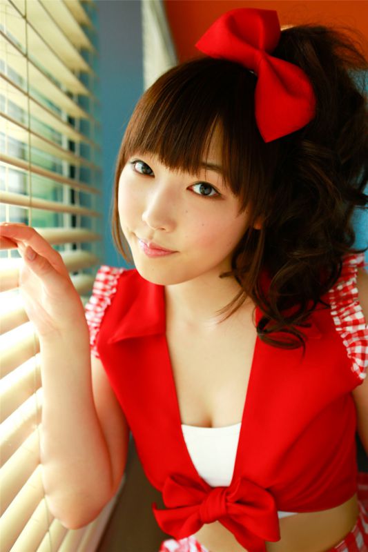 日本学生妹谱久村圣户外清纯写真