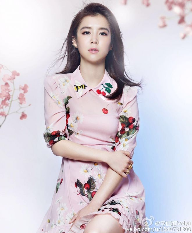 台湾美女李佳颖微博私拍养眼图片