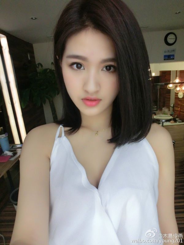 漂亮的美女杨伶燕微博自拍图片