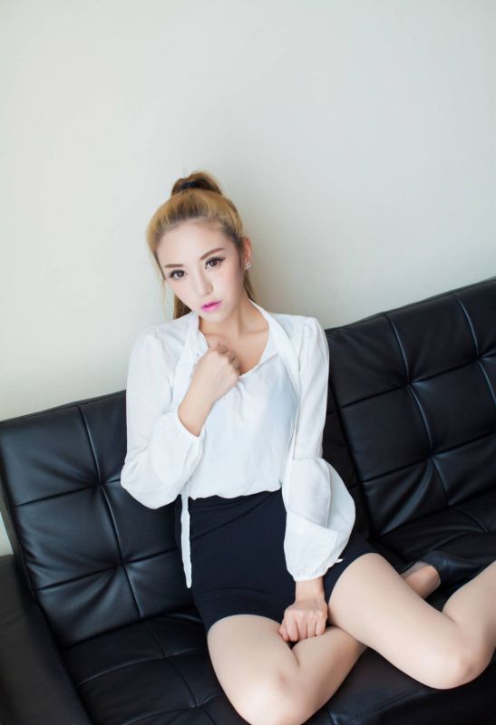 OL职业装女秘书人美腿长私房情趣肉丝诱惑制服写真