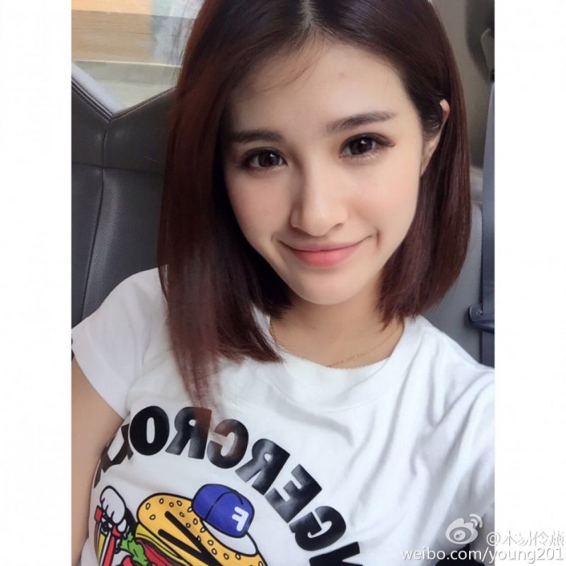 漂亮的美女杨伶燕微博自拍图片