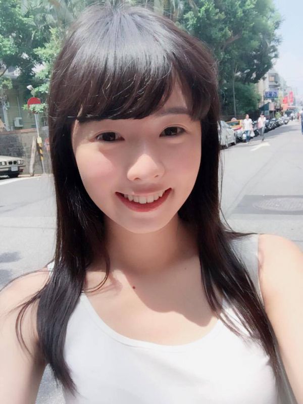 清纯氧气美女简廷芮自拍美图欣赏