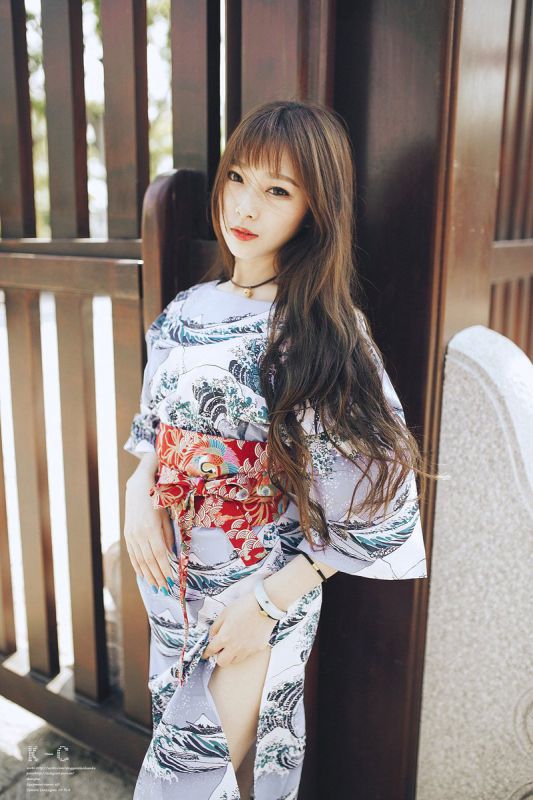 90后模特儿吴嘉宝和服与内衣摄影写真