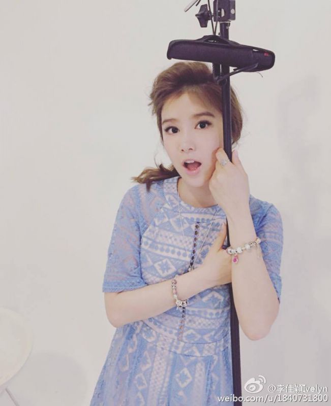 台湾美女李佳颖微博私拍养眼图片
