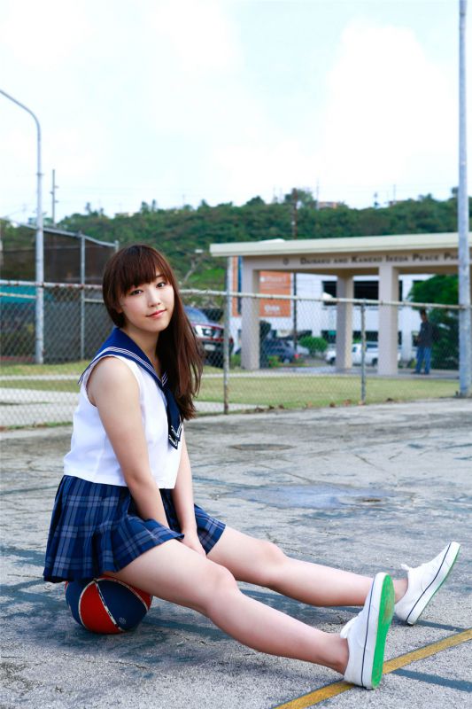 日本学生妹谱久村圣户外清纯写真
