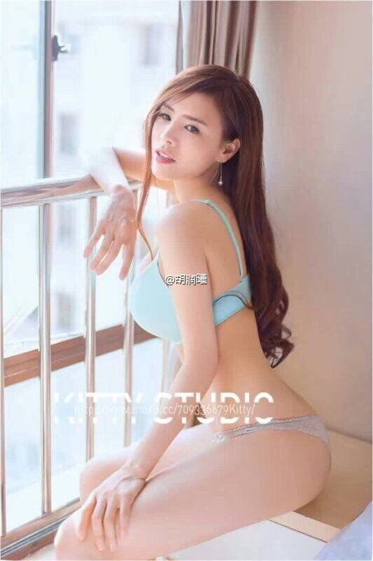超人气嫩模胡润曦性感内衣写真图片
