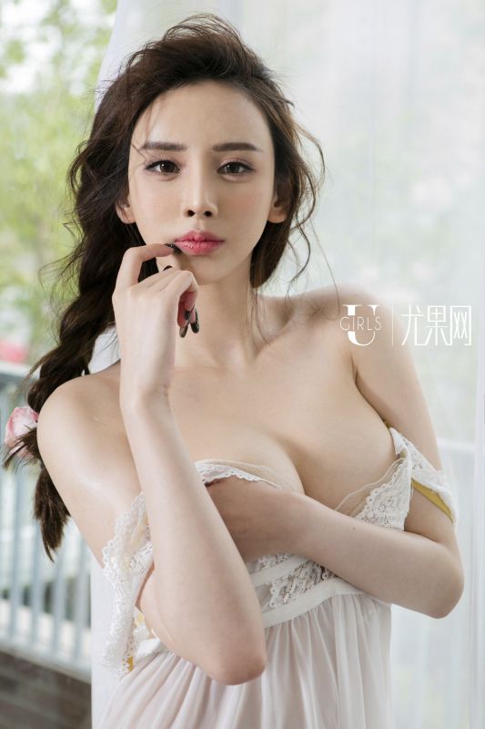 尤果网性感女模特于思琪私房诱惑写真