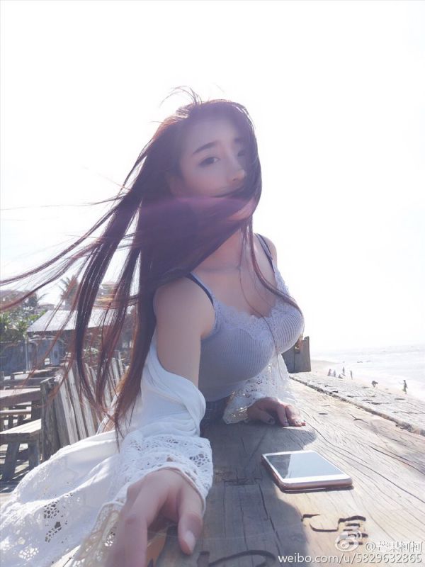 90后大胸mm芒果柯柯微博私房照图片
