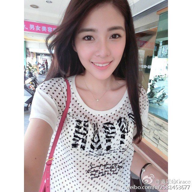 台湾著名车模吴采臻Grace微博自拍图片合辑
