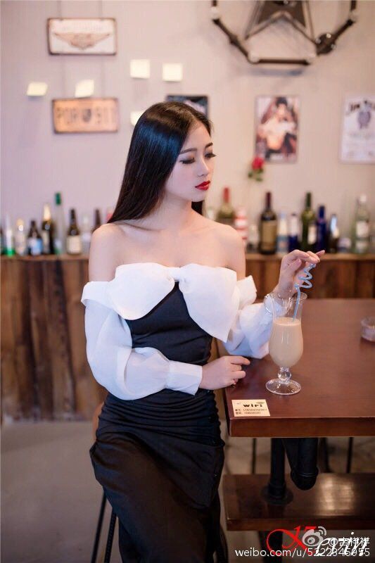 清纯系美女吉祥祥私拍养眼图片