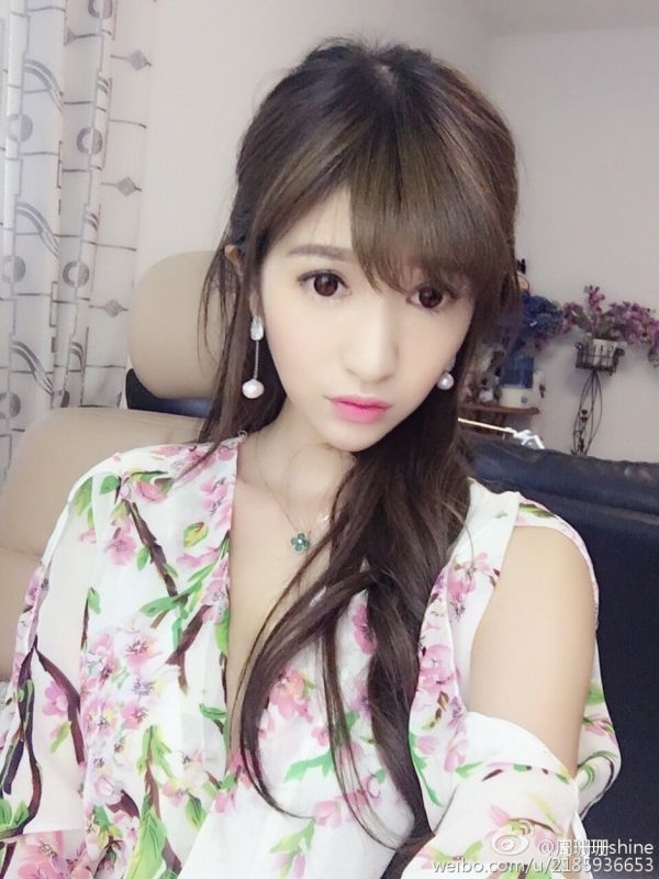 90后美女模特周珊珊shine自拍写真图片