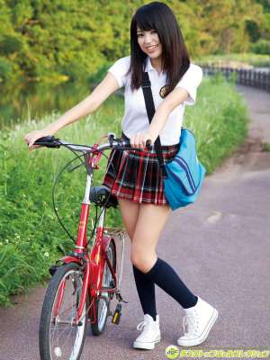 日本大胸美女小g千代比基尼写真图片