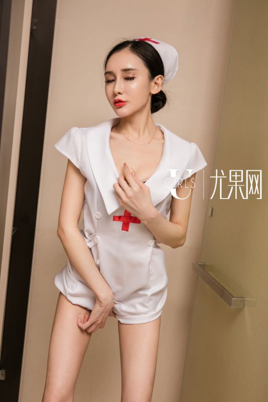 尤果网漂亮女模特阿依努尔瓦娅性感私房照