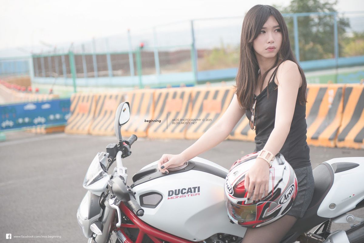 重机车美女Ti Ti Yang养眼私拍图片