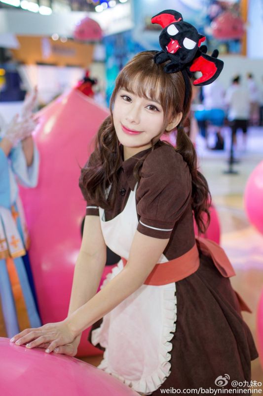 90后女模特陈思佳Emily展览会私拍图片