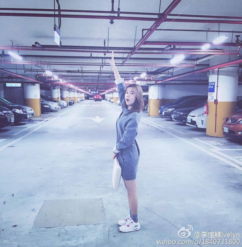 台湾美女李佳颖微博私拍养眼图片