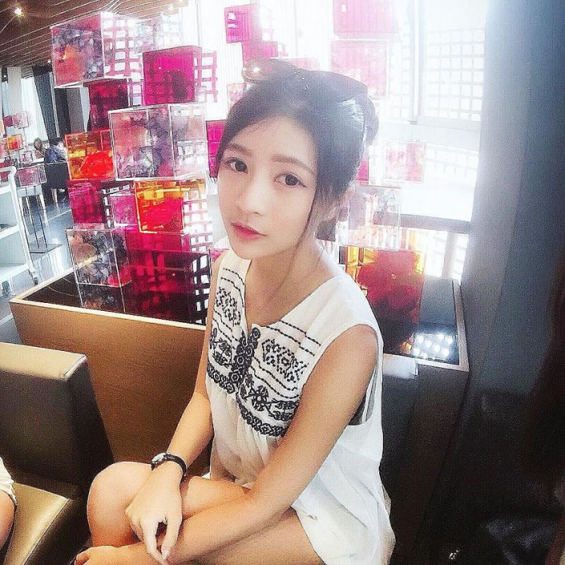可爱甜美女生Momo毛毛私拍美图合辑