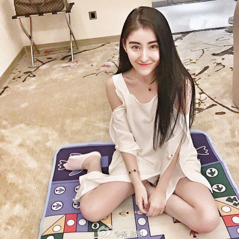 气质型美女杨甜甜微博私拍写真图片
