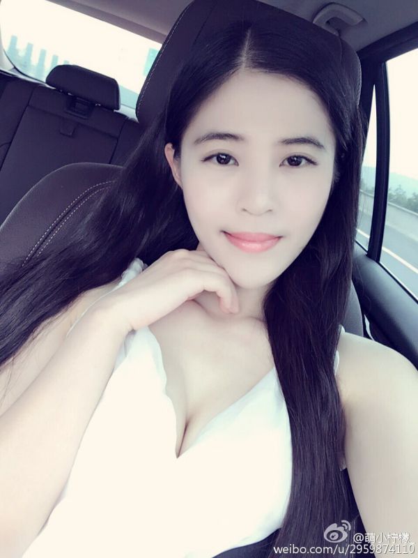 90后美女模特萌小柠檬微博私拍写真图片