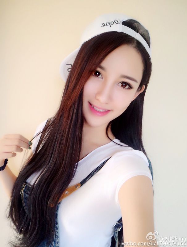 高颜值90后美女刘畅Nina自拍养眼美照