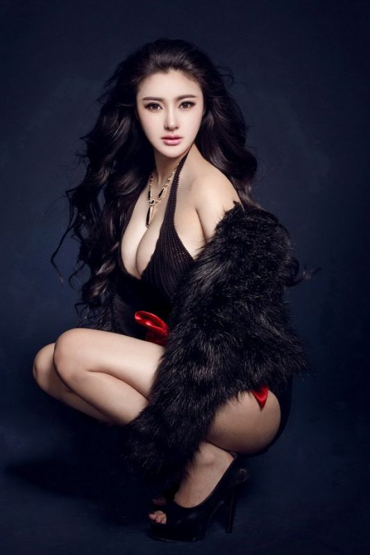 年轻漂亮美女Rosa小猫咪性感私房照
