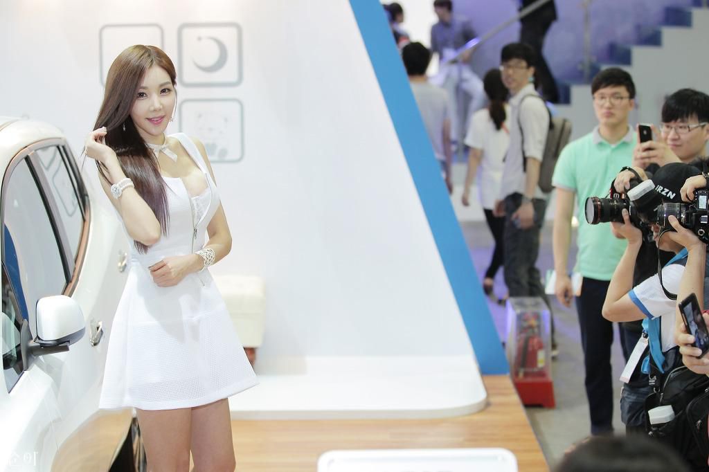 韩国超短裙mm李真英车展摄影图片