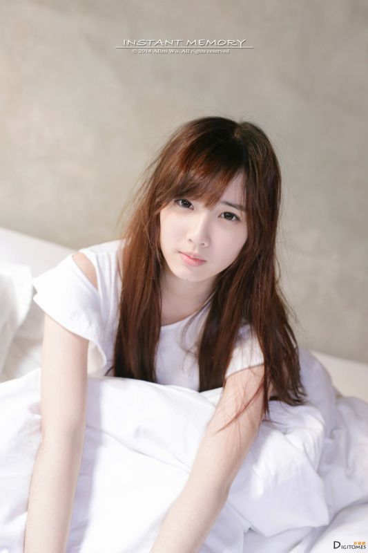 甜美可爱女生小苹果(郑裕蓁)自拍图片合辑