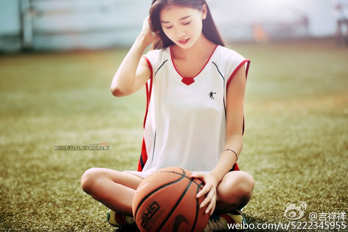清纯系美女吉祥祥私拍养眼图片
