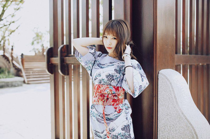 90后模特儿吴嘉宝和服与内衣摄影写真