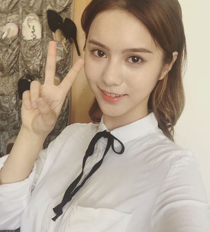 90后网红美女邓月平Larine最新私拍照图集