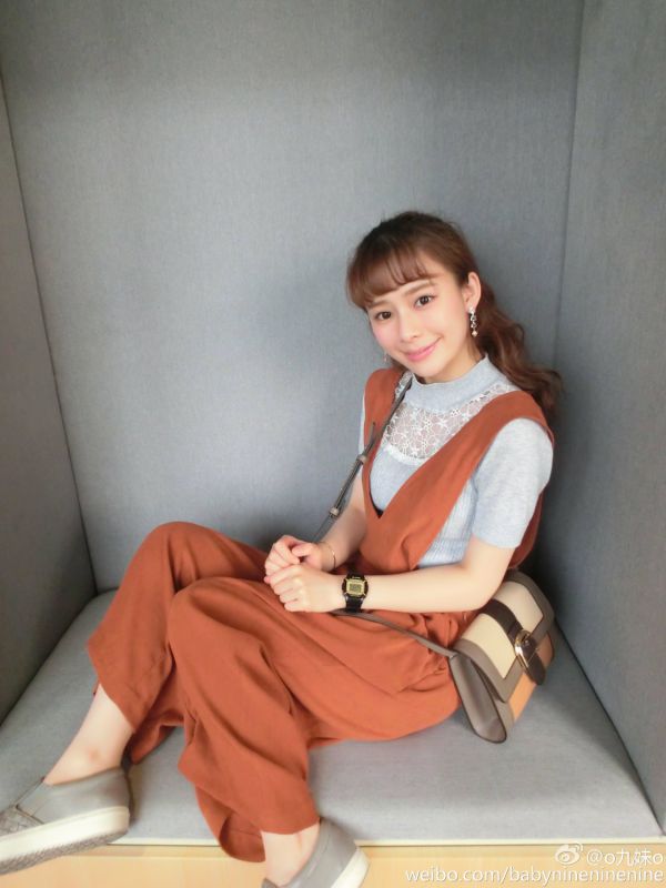 90后女模特陈思佳Emily展览会私拍图片