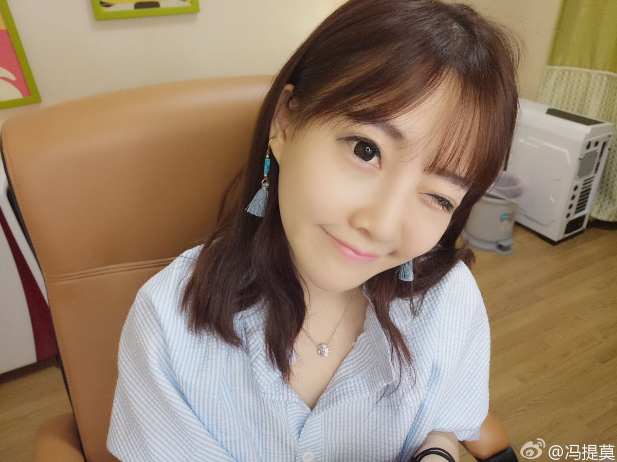 清纯可爱美女冯提莫唯美自拍图片