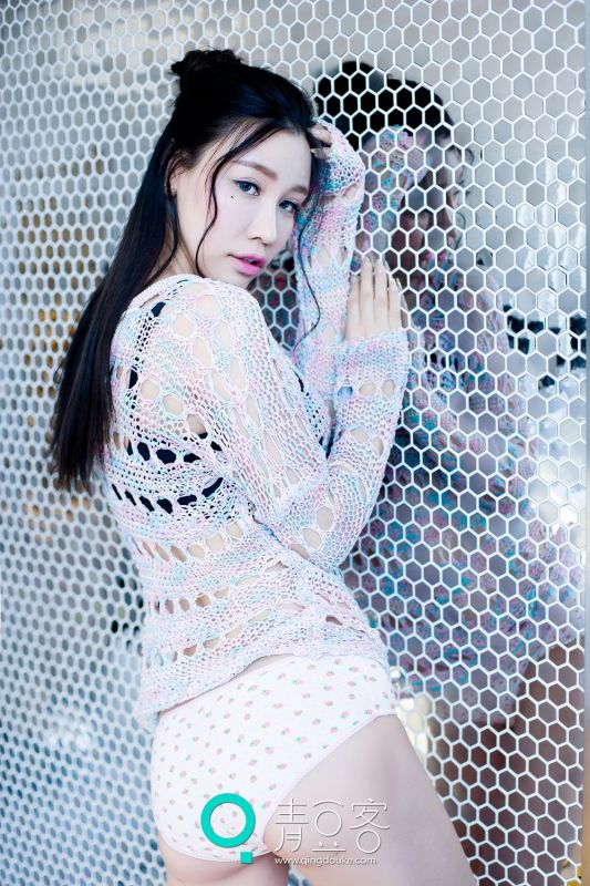 90后模特儿美昕Yumi居家性感写真图片