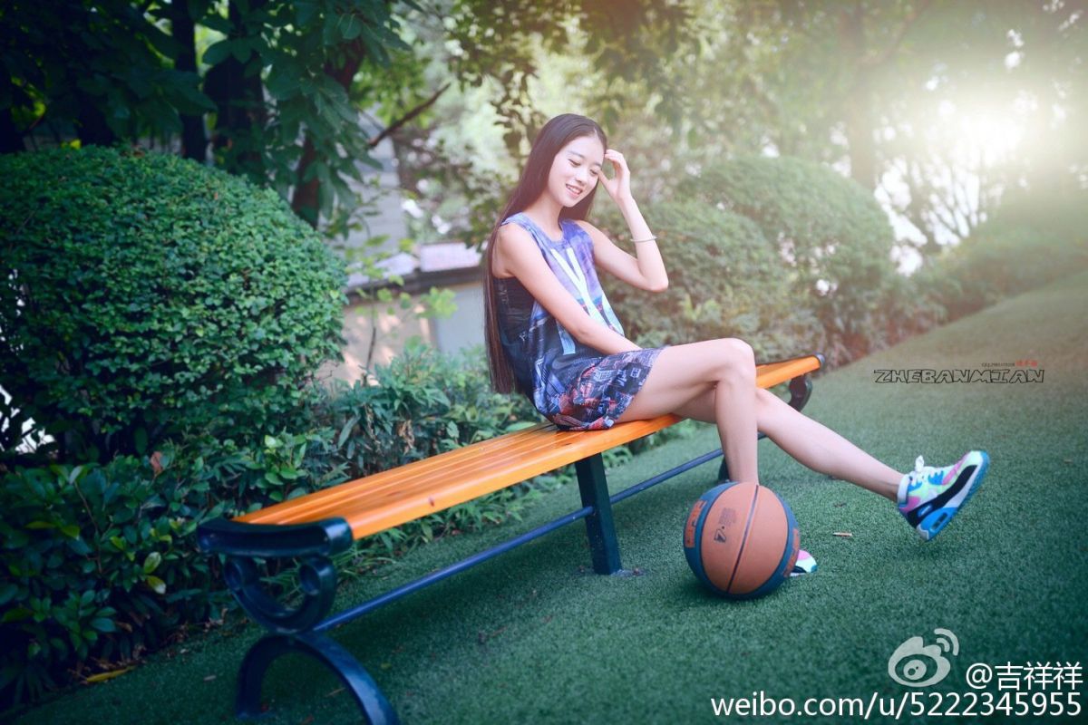 清纯系美女吉祥祥私拍养眼图片