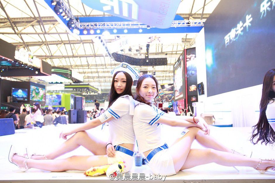 学生妹模特吴晨展览会私拍图片
