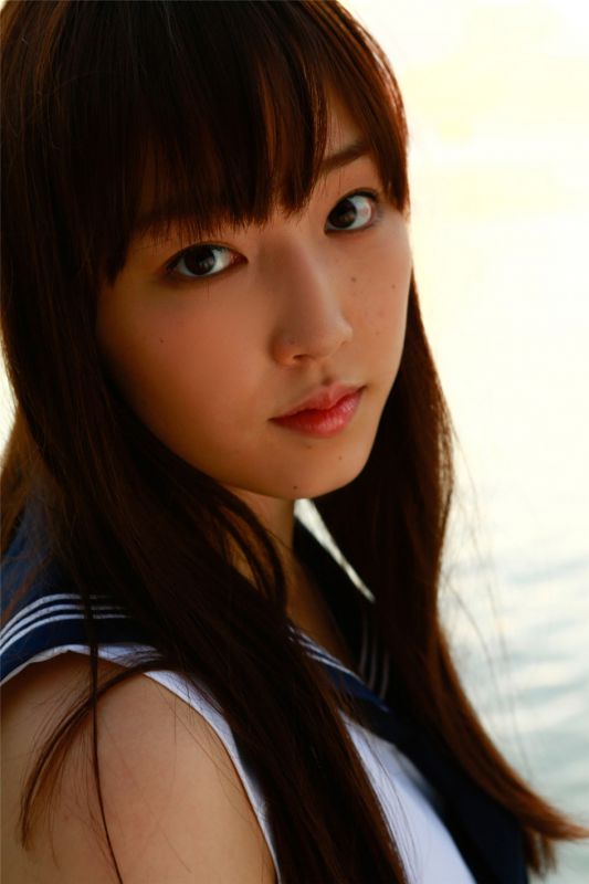 日本学生妹谱久村圣户外清纯写真