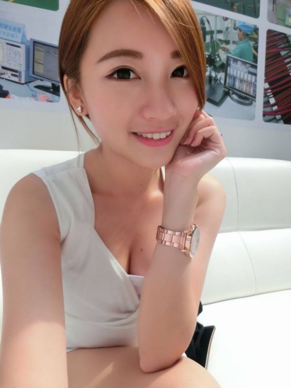 台湾大眼美女Tung彤(林俞彤)自拍图片大全