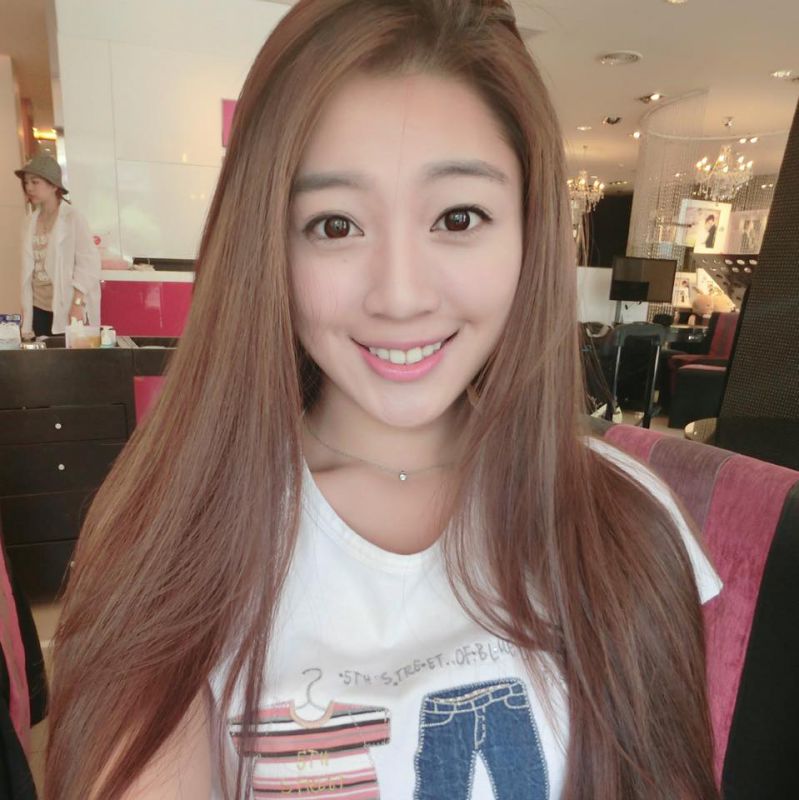 时尚杂志模特费子t私拍写真图片