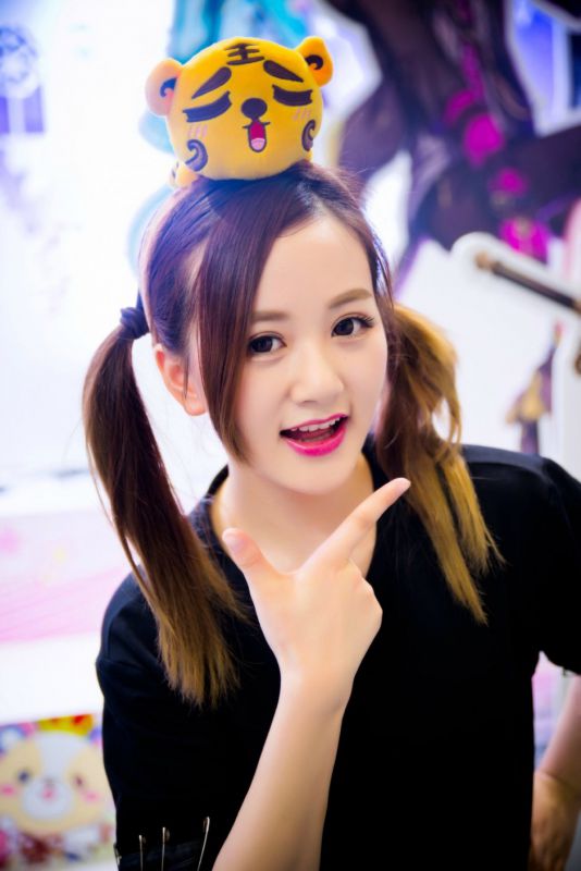 游戏展台美女黄文婧私拍图片集锦