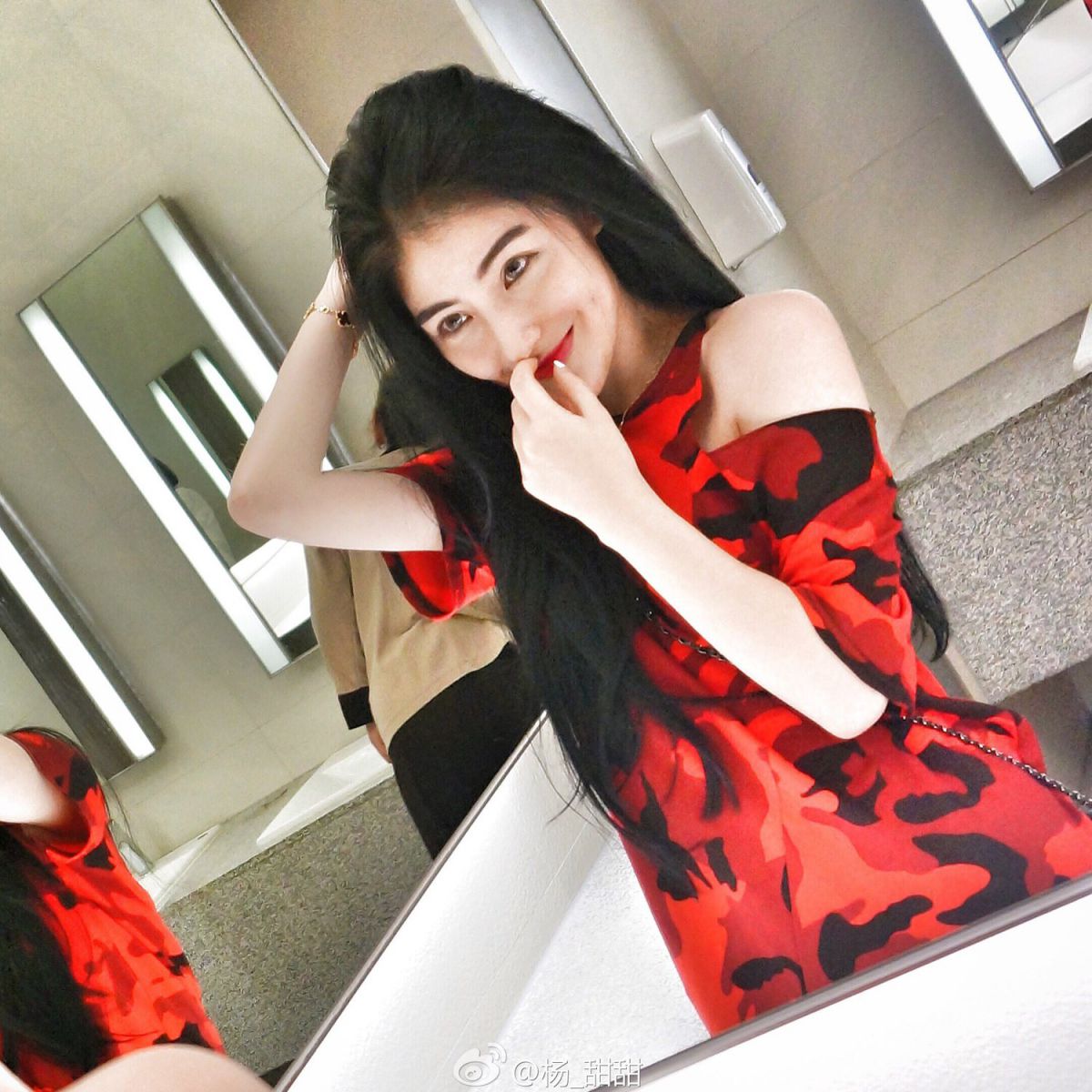 气质型美女杨甜甜微博私拍写真图片