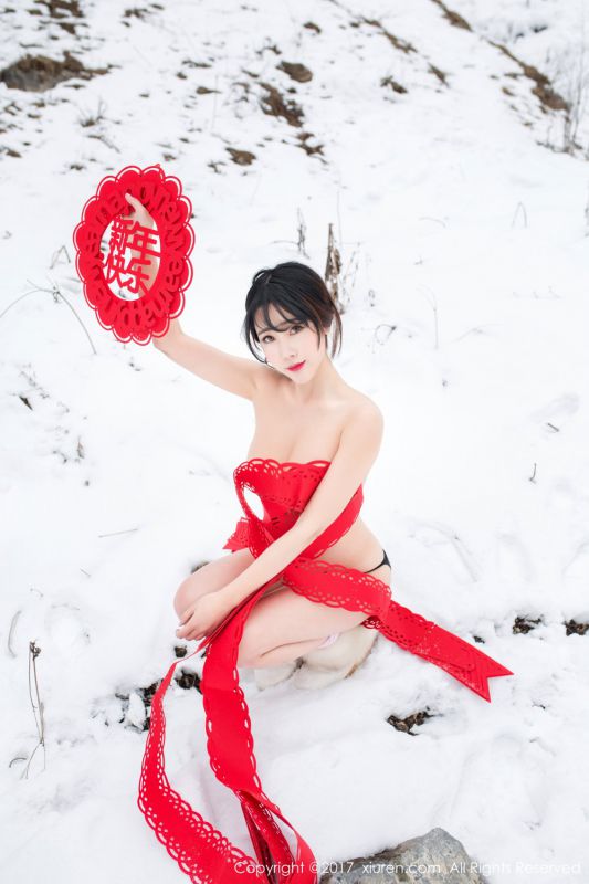 旗袍美女兜豆靓Youlina雪地性感户外写真