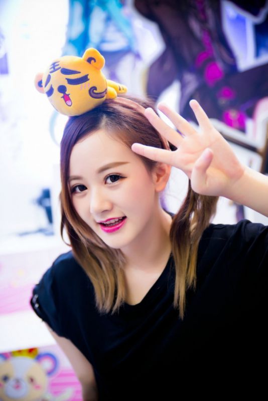 游戏展台美女黄文婧私拍图片集锦