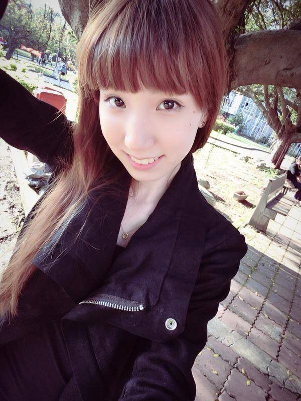 台湾女模特叶芷君私拍写真图片