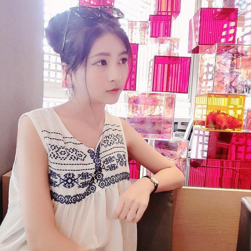 可爱甜美女生Momo毛毛私拍美图合辑