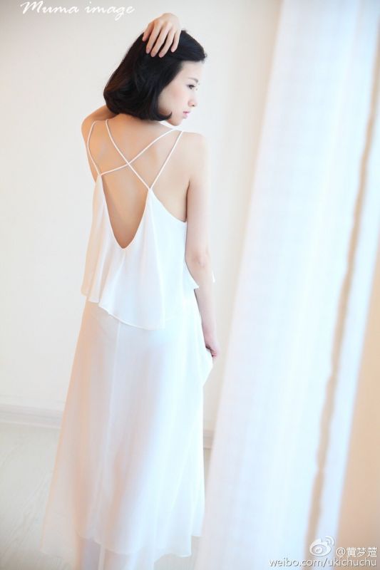 90后娇嫩美女黄梦楚唯美私拍图集