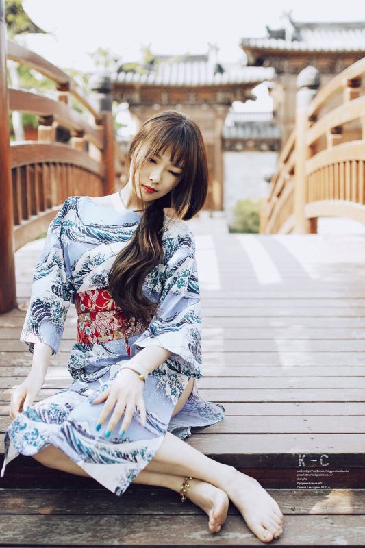 90后模特儿吴嘉宝和服与内衣摄影写真