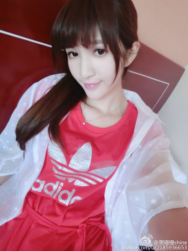 90后美女模特周珊珊shine自拍写真图片