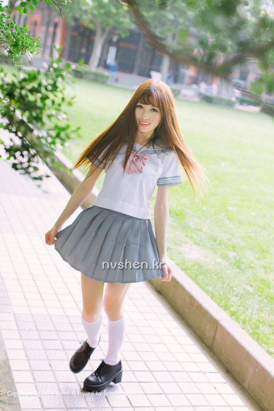 90后可爱妹子赵奶莹养眼摄影图片
