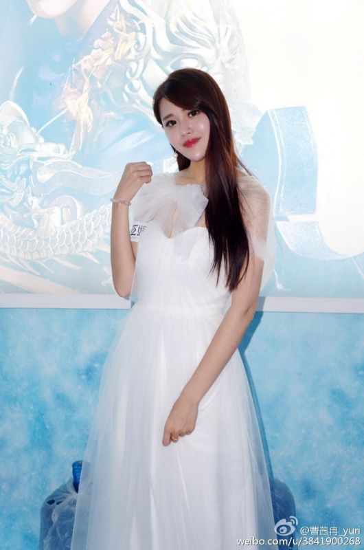 内地女模特曹茜冉Yuri展台私拍图片